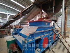 安徽桐城第十二臺1212液壓對輥破碎機正式投入生產 