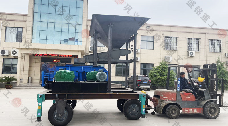 1012移動對輥破碎機時產量多少噸?價格多少錢一臺